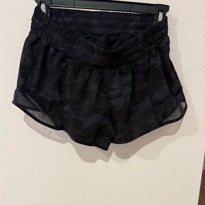 Lululemon Black Camo Hotty Hot Shorts 2.5